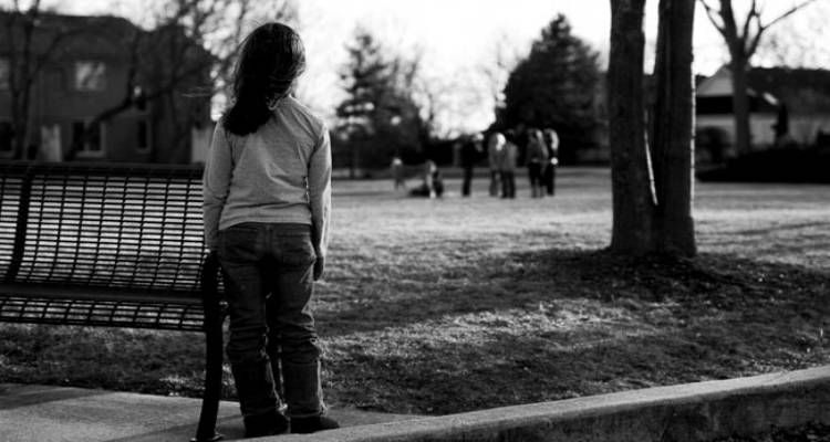 &Lambda;ή&mu;&nu;&omicron;&sigmaf;: Έ&nu;&alpha; &pi;&alpha;&iota;&delta;ί &tau;&rho;&iota;&gamma;&upsilon;&rho;&nu;ά&epsilon;&iota; &mu;ό&nu;&omicron; &tau;&omicron;&upsilon; &sigma;&tau;&eta;&nu; &alpha;&upsilon;&lambda;ή &tau;&omicron;&upsilon; &sigma;&chi;&omicron;&lambda;&epsilon;ί&omicron;&upsilon; &sigma;&tau;&omicron; &delta;&iota;ά&lambda;&epsilon;&iota;&mu;&mu;&alpha;...