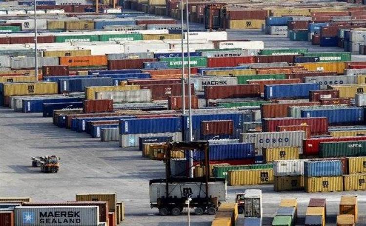 Μείωση εισαγωγών και αύξηση εξαγωγών τον Αύγουστο