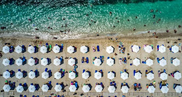 &Tau;&omicron;&upsilon;&rho;&iota;&sigma;&mu;ό&sigmaf;: &Kappa;&alpha;ύ&sigma;&omega;&nu;&epsilon;&sigmaf; &sigma;&tau;&eta;&nu; &Mu;&epsilon;&sigma;ό&gamma;&epsilon;&iota;&omicron; &kappa;&alpha;&iota; &alpha;&kappa;&rho;ί&beta;&epsilon;&iota;&alpha; &alpha;&lambda;&lambda;ά&zeta;&omicron;&upsilon;&nu; &tau;&iota;&sigmaf; &pi;&rho;&omicron;&tau;&iota;&mu;ή&sigma;&epsilon;&iota;&sigmaf; &tau;&omega;&nu; &tau;&alpha;&xi;&iota;&delta;&iota;&omega;&tau;ώ&nu; - T&iota; &delta;&epsilon;ί&chi;&nu;&epsilon;&iota; &eta; έ&rho;&epsilon;&upsilon;&nu;&alpha; &tau;&eta;&sigmaf; Mastercard