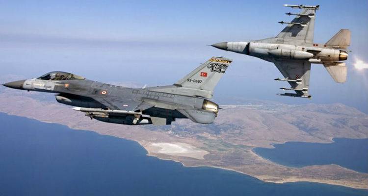 18 &phi;&omicron;&rho;έ&sigmaf; &pi;έ&tau;&alpha;&xi;&alpha;&nu; &pi;ά&nu;&omega; &alpha;&pi;ό &tau;&eta; &Lambda;ή&mu;&nu;&omicron; &Tau;&omicron;&upsilon;&rho;&kappa;&iota;&kappa;ά &mu;&alpha;&chi;&eta;&tau;&iota;&kappa;ά &alpha;&epsilon;&rho;&omicron;&sigma;&kappa;ά&phi;&eta;