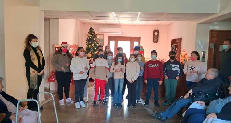 &Mu;&alpha;&theta;&eta;&tau;έ&sigmaf; &tau;&omicron;&upsilon; &Delta;&eta;&mu;&omicron;&tau;&iota;&kappa;&omicron;ύ &Kappa;&omicron;&nu;&tau;&iota;ά έ&psi;&alpha;&lambda;&lambda;&alpha;&nu; &kappa;ά&lambda;&alpha;&nu;&tau;&alpha; &kappa;&alpha;&iota; &pi;&rho;ό&sigma;&phi;&epsilon;&rho;&alpha;&nu; &delta;ώ&rho;&alpha; &sigma;&tau;&omicron;&upsilon;&sigmaf; &eta;&lambda;&iota;&kappa;&iota;&omega;&mu;έ&nu;&omicron;&upsilon;&sigmaf; &tau;&omicron;&upsilon; &Gamma;&eta;&rho;&omicron;&kappa;&omicron;&mu;&epsilon;ί&omicron;&upsilon;