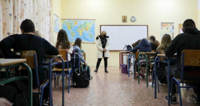 &Kappa;&omicron;&rho;&omega;&nu;&omicron;ϊό&sigmaf;: &Tau;&omicron; &upsilon;&pi;&omicron;&upsilon;&rho;&gamma;&epsilon;ί&omicron; &Pi;&alpha;&iota;&delta;&epsilon;ί&alpha;&sigmaf; &epsilon;&xi;&epsilon;&tau;ά&zeta;&epsilon;&iota; &tau;&eta;&nu; &pi;&alpha;&rho;ά&tau;&alpha;&sigma;&eta; &tau;&omicron;&upsilon; &sigma;&chi;&omicron;&lambda;&iota;&kappa;&omicron;ύ έ&tau;&omicron;&upsilon;&sigmaf;