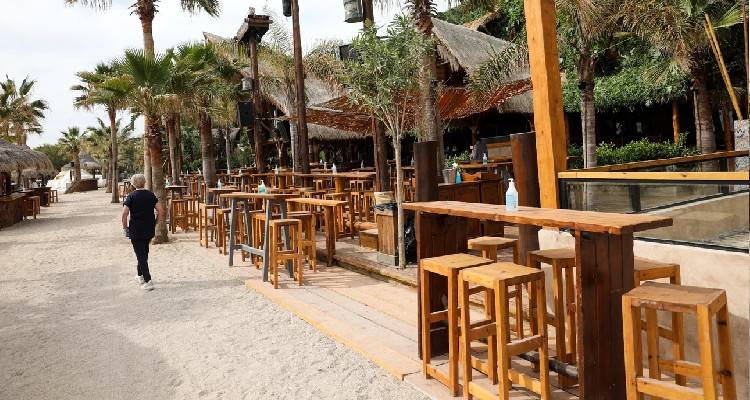 &laquo;&Omicron;&delta;&eta;&gamma;ό&sigmaf; &epsilon;&xi;ό&delta;&omicron;&upsilon;&raquo; &alpha;&pi;ό &tau;&omicron; lockdown: &Alpha;&nu;&omicron;ί&gamma;&omicron;&upsilon;&nu; &alpha;ύ&rho;&iota;&omicron; &omicron;&iota; &omicron;&rho;&gamma;&alpha;&nu;&omega;&mu;έ&nu;&epsilon;&sigmaf; &pi;&lambda;&alpha;&zeta;, &alpha;&kappa;&omicron;&lambda;&omicron;&upsilon;&theta;&omicron;ύ&nu; &sigma;&chi;&omicron;&lambda;&epsilon;ί&alpha; &kappa;&alpha;&iota; &tau;&omicron;&upsilon;&rho;&iota;&sigma;&mu;ό&sigmaf;