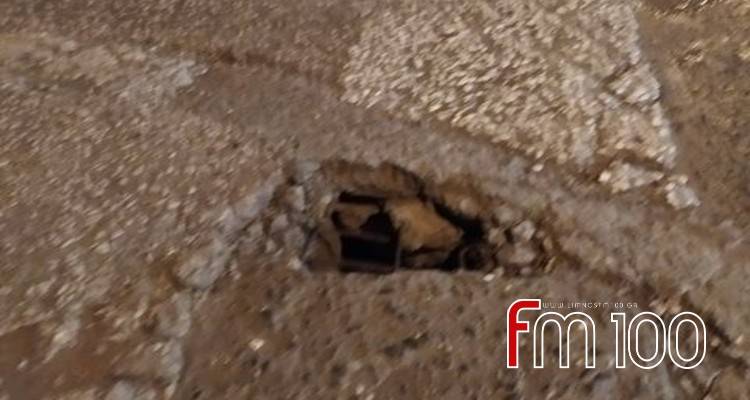 Άνοιξε τρύπα σε δρόμο της Μύρινας (photos)