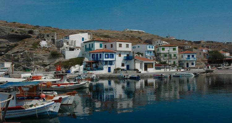 &Tau;&omicron; &theta;έ&alpha;&tau;&rho;&omicron; &tau;&alpha;&xi;&iota;&delta;&epsilon;ύ&epsilon;&iota; &sigma;&tau;&omicron;&nu; Ά&gamma;&iota;&omicron; &Epsilon;&upsilon;&sigma;&tau;&rho;ά&tau;&iota;&omicron;