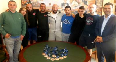 &Theta;&rho;&iota;ά&mu;&beta;&epsilon;&upsilon;&sigma;&alpha;&nu; &omicron;&iota; &alpha;&theta;&lambda;&eta;&tau;έ&sigmaf; &tau;&eta;&sigmaf; &Lambda;ή&mu;&nu;&omicron;&upsilon;: 8 &mu;&epsilon;&tau;ά&lambda;&lambda;&iota;&alpha; &sigma;&tau;&omicron; &Pi;&alpha;&nu;&epsilon;&lambda;&lambda;ή&nu;&iota;&omicron; &Pi;&rho;&omega;&tau;ά&theta;&lambda;&eta;&mu;&alpha; &Delta;&upsilon;&nu;&alpha;&mu;&iota;&kappa;&omicron;ύ &Tau;&rho;&iota;ά&theta;&lambda;&omicron;&upsilon;!