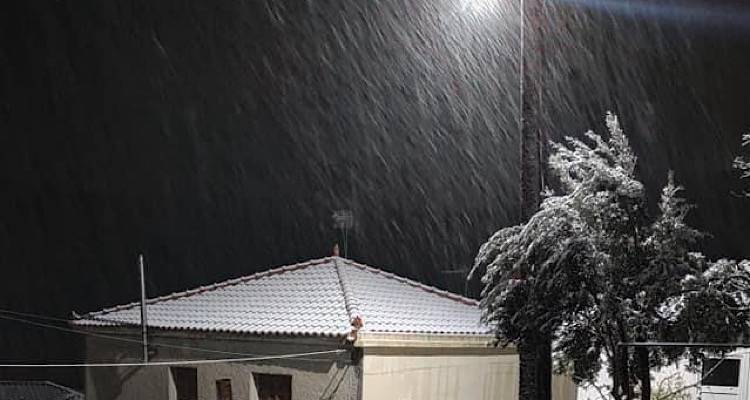 Συμβαίνει τώρα: Πυκνή χιονόπτωση σε περιοχές της Λήμνου (photos &amp; video)