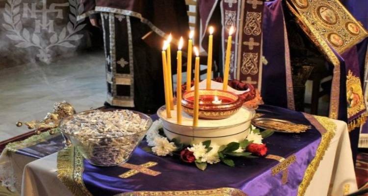 &Mu;&epsilon;&gamma;ά&lambda;&eta; &Tau;&epsilon;&tau;ά&rho;&tau;&eta;: &laquo;&Tau;&eta;&sigmaf; &alpha;&lambda;&epsilon;&iota;&psi;ά&sigma;&eta;&sigmaf; &tau;&omicron;&nu; &Kappa;ύ&rho;&iota;&omicron;&nu; &mu;ύ&rho;&omega;&raquo; &ndash; &Tau;&omicron; &Iota;&epsilon;&rho;ό &Epsilon;&upsilon;&chi;έ&lambda;&alpha;&iota;&omicron; &kappa;&alpha;&iota; &eta; &Tau;&epsilon;&lambda;&epsilon;&tau;ή &tau;&omicron;&upsilon; &Nu;&iota;&pi;&tau;ή&rho;&omicron;&sigmaf;