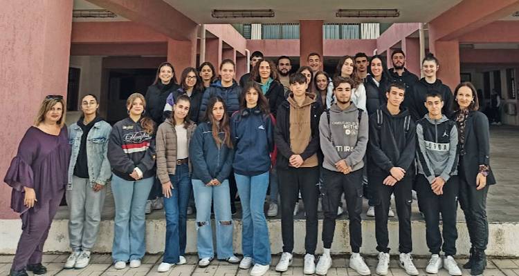 Το Γενικό Λύκειο του Μούδρου και ο «Λυκειακός Παλμός» φιγουράρουν σήμερα στην Καθημερινή