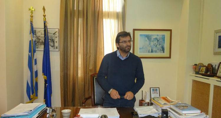 &Mu;&epsilon; &tau;&omicron;&nu; &Pi;&rho;ό&epsilon;&delta;&rho;&omicron; &tau;&omicron;&upsilon; &Epsilon;&pi;&iota;&mu;&epsilon;&lambda;&eta;&tau;&eta;&rho;ί&omicron;&upsilon; &Lambda;έ&sigma;&beta;&omicron;&upsilon; &sigma;&upsilon;&nu;&alpha;&nu;&tau;ή&theta;&eta;&kappa;&epsilon; &omicron; &Delta;ή&mu;&alpha;&rho;&chi;&omicron;&sigmaf; &Lambda;ή&mu;&nu;&omicron;&upsilon;