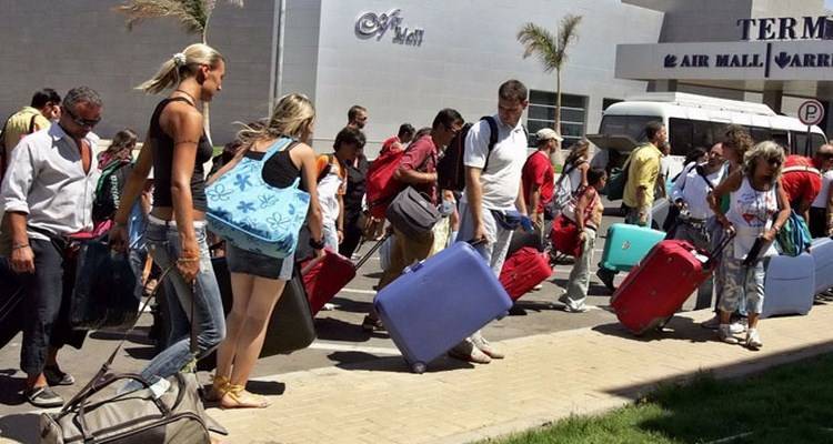 &Pi;&epsilon;&rho;&iota;&sigma;&sigma;ό&tau;&epsilon;&rho;&omicron;&iota; &Gamma;&epsilon;&rho;&mu;&alpha;&nu;&omicron;ί &tau;&omicron;&upsilon;&rho;ί&sigma;&tau;&epsilon;&sigmaf; &sigma;&tau;&eta;&nu; &Epsilon;&lambda;&lambda;ά&delta;&alpha;