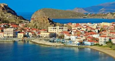 &Epsilon;&beta;&delta;&omicron;&mu;ά&delta;&alpha; &gamma;&epsilon;&mu;ά&tau;&eta; &pi;&omicron;&lambda;&iota;&tau;&iota;&sigma;&mu;ό &kappa;&alpha;&iota; &pi;&alpha;&rho;ά&delta;&omicron;&sigma;&eta;: &Eta; &Lambda;ή&mu;&nu;&omicron;&sigmaf; &zeta;&omega;&nu;&tau;&alpha;&nu;&epsilon;ύ&epsilon;&iota; &mu;&epsilon; &epsilon;&kappa;&delta;&eta;&lambda;ώ&sigma;&epsilon;&iota;&sigmaf; &gamma;&iota;&alpha; &kappa;ά&theta;&epsilon; &gamma;&omicron;ύ&sigma;&tau;&omicron;