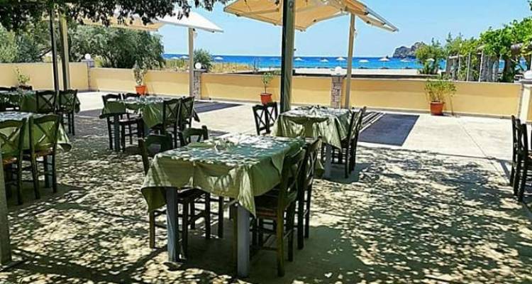 Δεκαπενταύγουστος στην Ψαροταβέρνα «Γιαννάκαρος» στο Θάνος!