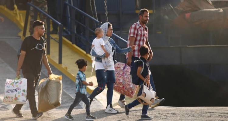 Μεταναστευτικό: Κλειστά κέντρα στα νησιά, μεταφορά 20.000 ατόμων στην ενδοχώρα | Σήμερα οι ανακοινώσεις