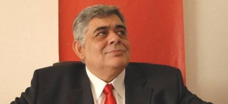 Αθλια πρόκληση Μιχαλολιάκου για Αντετοκούμπο: Αν δώσεις σε ένα χιμπαταζή σημαία θα γίνει Ελληνας;