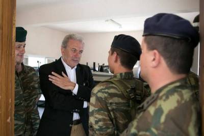 &Omicron; &phi;&alpha;&nu;&tau;ά&rho;&omicron;&sigmaf; &pi;&omicron;&upsilon; έ&kappa;&alpha;&nu;&epsilon; &tau;&omicron;&nu; &Delta;&eta;&mu;ή&tau;&rho;&eta; &Alpha;&beta;&rho;&alpha;&mu;ό&pi;&omicron;&upsilon;&lambda;&omicron; &nu;&alpha; &upsilon;&pi;&omicron;&kappa;&lambda;&iota;&theta;&epsilon;ί