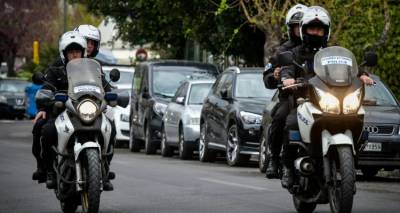 &Gamma;&upsilon;&nu;&alpha;&iota;&kappa;&omicron;&kappa;&tau;&omicron;&nu;ί&alpha; &sigma;&tau;&eta; &Lambda;&alpha;&mu;ί&alpha;: &Sigma;&kappa;ό&tau;&omega;&sigma;&epsilon; &tau;&eta; &sigma;ύ&zeta;&upsilon;&gamma;ό &tau;&omicron;&upsilon; &kappa;&alpha;&iota; &alpha;&upsilon;&tau;&omicron;&kappa;&tau;ό&nu;&eta;&sigma;&epsilon;