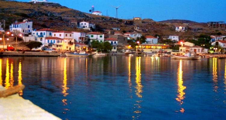 Στη Λέσβο βρέθηκαν αντί του Αη Στράτη 4 επιβάτες του “Blue Star Myconos”