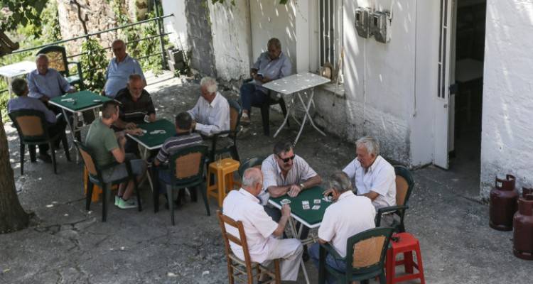 Σάλος στη Θεσπρωτία: Σέρβιρε η... πεθερά και το καφενείο «έφαγε» πρόστιμο 21.000 ευρώ!
