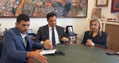 &Phi;&alpha;&rho;&mu;&alpha;&kappa;&epsilon;ί&omicron; &sigma;&tau;&omicron;&nu; Ά&gamma;&iota;&omicron; &Epsilon;&upsilon;&sigma;&tau;&rho;ά&tau;&iota;&omicron; &mu;&epsilon; &delta;&omega;&rho;&epsilon;ά &iota;&delta;&iota;ώ&tau;&eta; &sigma;&chi;&epsilon;&delta;&iota;ά&zeta;&epsilon;&iota; &omicron; &Delta;ή&mu;&omicron;&sigmaf; | &Tau;&iota; &sigma;&upsilon;&zeta;&eta;&tau;ή&theta;&eta;&kappa;&epsilon; &sigma;ή&mu;&epsilon;&rho;&alpha; &mu;&epsilon; &tau;&omicron;&nu; &Upsilon;&pi;&omicron;&upsilon;&rho;&gamma;ό &Upsilon;&gamma;&epsilon;ί&alpha;&sigmaf;
