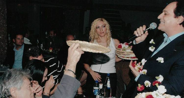 &Beta;&alpha;&sigma;ί&lambda;&eta;&sigmaf; &Chi;&alpha;&rho;&alpha;&lambda;ά&mu;&pi;&omicron;&upsilon;&sigmaf;: &laquo;&Tau;&alpha; &lambda;&omicron;&upsilon;&lambda;&omicron;ύ&delta;&iota;&alpha; &mu;&omicron;ύ &tau;&alpha; &pi;&epsilon;&tau;ά&gamma;&alpha;&nu;&epsilon; &mu;&epsilon; &tau;&iota;&sigmaf; &sigma;&alpha;&kappa;&omicron;ύ&lambda;&epsilon;&sigmaf;&raquo;