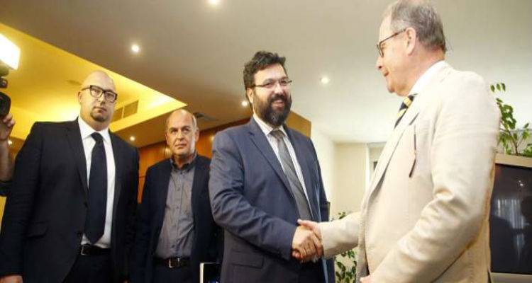 FIFA: &laquo;&Tau;&omicron; Grexit &delta;&epsilon;&nu; &epsilon;ί&nu;&alpha;&iota; &pi;&iota;&alpha; &tau;ό&sigma;&omicron; &mu;&alpha;&kappa;&rho;&iota;&nu;ό | &Sigma;&epsilon; &omicron;&rho;&iota;&alpha;&kappa;ό &sigma;&eta;&mu;&epsilon;ί&omicron; &eta; &Epsilon;&lambda;&lambda;ά&delta;&alpha;&raquo;