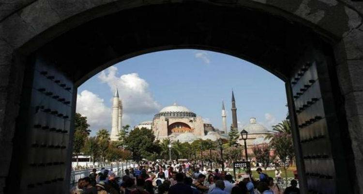 H&Pi;&Alpha;: &Eta; &Tau;&omicron;&upsilon;&rho;&kappa;ί&alpha; &nu;&alpha; &sigma;&epsilon;&beta;&alpha;&sigma;&tau;&epsilon;ί &tau;&eta;&nu; &iota;&sigma;&tau;&omicron;&rho;ί&alpha; &tau;&eta;&sigmaf; &Alpha;&gamma;ί&alpha;&sigmaf; &Sigma;&omicron;&phi;ί&alpha;&sigmaf;