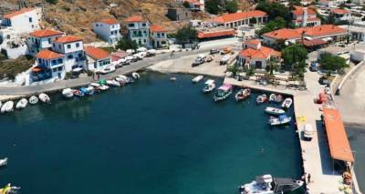 &Delta;ή&mu;&omicron;&sigmaf; &Alpha;&gamma;. &Epsilon;&upsilon;&sigma;&tau;&rho;&alpha;&tau;ί&omicron;&upsilon;: &laquo;&Theta;&epsilon;&rho;&mu;ά &sigma;&upsilon;&gamma;&chi;&alpha;&rho;&eta;&tau;ή&rho;&iota;&alpha; &sigma;&tau;&eta; &mu;&alpha;&theta;ή&tau;&rho;&iota;&alpha; &Mu;ά&lambda;&alpha;&mu;&alpha; &Gamma;&iota;ά&nu;&nu;&omicron;&upsilon; &gamma;&iota;&alpha; &tau;&eta;&nu; &epsilon;&pi;&iota;&tau;&upsilon;&chi;ί&alpha; &tau;&eta;&sigmaf; &sigma;&tau;&iota;&sigmaf; &Pi;&alpha;&nu;&epsilon;&lambda;&lambda;&alpha;&delta;&iota;&kappa;έ&sigmaf;!&raquo;