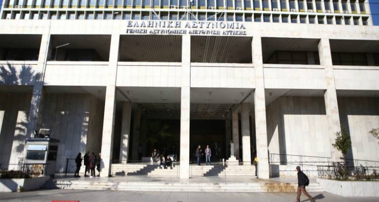 &Phi;&omega;&tau;&omicron;&gamma;&rho;&alpha;&phi;ί&alpha;: Intimenews/&Sigma;&Tau;&Epsilon;&Phi;&Alpha;&Nu;&Omicron;&Upsilon; &Sigma;&Tau;&Epsilon;&Lambda;&Iota;&Omicron;&Sigma;