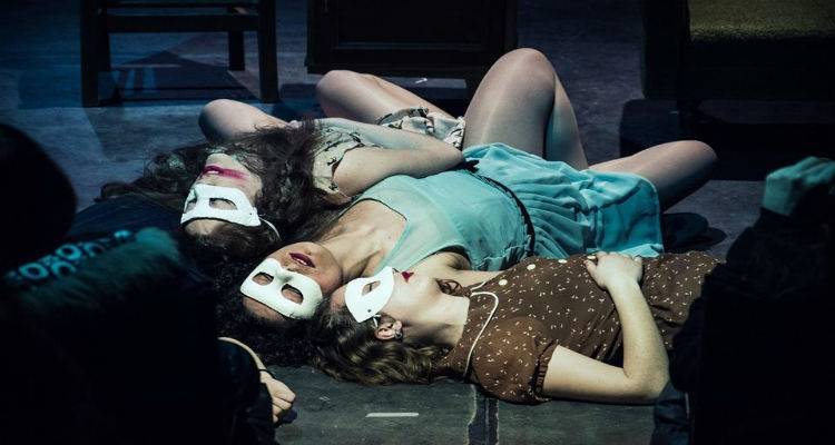 &laquo;&Tau;&omicron; &pi;&iota;&omicron; &gamma;&lambda;&upsilon;&kappa;ό &alpha;&nu;ά&theta;&epsilon;&mu;&alpha;&raquo; &tau;&omicron;&upsilon; &Kappa;&upsilon;&rho;&iota;ά&kappa;&omicron;&upsilon; &Delta;&alpha;&nu;&iota;ή&lambda; έ&rho;&chi;&epsilon;&tau;&alpha;&iota; &sigma;&tau;&eta; &Lambda;ή&mu;&nu;&omicron; (photos)