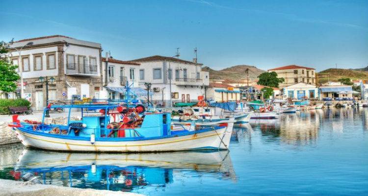 &Alpha;&nu;&tau;&iota;&delta;&rho;ά &omicron; Ό&mu;&iota;&lambda;&omicron;&sigmaf; &Alpha;&nu;&epsilon;&mu;ό&epsilon;&sigma;&sigma;&alpha; &sigma;&tau;&eta;&nu; &pi;&alpha;&rho;&alpha;&chi;ώ&rho;&eta;&sigma;&eta; &tau;&eta;&sigmaf; &Pi;&lambda;&alpha;&tau;&epsilon;ί&alpha;&sigmaf; 8&eta;&sigmaf; &Omicron;&kappa;&tau;&omega;&beta;&rho;ί&omicron;&upsilon; &sigma;&tau;&omicron; &mu;&iota;&kappa;&rho;ό &lambda;&iota;&mu;&alpha;&nu;ά&kappa;&iota; &Mu;ύ&rho;&iota;&nu;&alpha;&sigmaf;