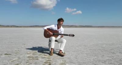 &Theta;&alpha;&nu;ά&sigma;&eta;&sigmaf; &Lambda;&alpha;&mu;&pi;&rho;ί&delta;&eta;&sigmaf;: &laquo;&Theta;&alpha; &tau;&omicron; &kappa;ά&nu;&omicron;&upsilon;&mu;&epsilon; &tau;&omicron; video clip, &alpha;&lambda;&lambda;ά &tau;&omicron; &gamma;ύ&rho;&iota;&sigma;&mu;&alpha; &theta;&alpha; &gamma;ί&nu;&epsilon;&iota; &sigma;&tau;&eta; &Lambda;ή&mu;&nu;&omicron;&raquo;