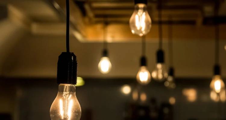 &Eta;&lambda;&epsilon;&kappa;&tau;&rho;&iota;&kappa;ό &rho;&epsilon;ύ&mu;&alpha;: &Tau;&alpha; &nu;έ&alpha; &chi;&rho;&omega;&mu;&alpha;&tau;&iota;&sigma;&tau;ά &tau;&iota;&mu;&omicron;&lambda;ό&gamma;&iota;&alpha; | &Tau;&iota; &iota;&sigma;&chi;ύ&epsilon;&iota; &gamma;&iota;&alpha; &tau;&omicron; &kappa;&alpha;&theta;έ&nu;&alpha;, &pi;ώ&sigmaf; &alpha;&pi;&omicron;&phi;&epsilon;ύ&gamma;&omicron;&upsilon;&mu;&epsilon; &tau;&iota;&sigmaf; &pi;&alpha;&gamma;ί&delta;&epsilon;&sigmaf;