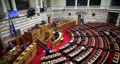 &Tau;&rho;ί&alpha; &nu;έ&alpha; &nu;&omicron;&mu;&omicron;&sigma;&chi;έ&delta;&iota;&alpha;: &Alpha;&lambda;&lambda;&alpha;&gamma;έ&sigmaf; &sigma;&epsilon; &pi;&rho;&omicron;&sigma;&lambda;ή&psi;&epsilon;&iota;&sigmaf;, &sigma;&upsilon;&nu;&tau;ά&xi;&epsilon;&iota;&sigmaf; &kappa;&alpha;&iota; &Pi;&alpha;&nu;&epsilon;&lambda;&lambda;&alpha;&delta;&iota;&kappa;έ&sigmaf;
