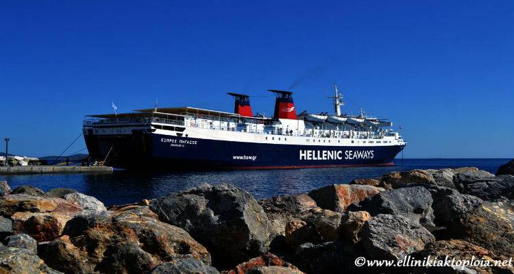 Δεμένο στο Λαύριο το «Πήγασος»