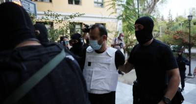 &Gamma;&iota;ά&phi;&kappa;&alpha; &sigma;&tau;&omicron; &Kappa;&omicron;&upsilon;&kappa;ά&kappa;&iota;: &Pi;ώ&sigmaf; έ&phi;&tau;&alpha;&sigma;&epsilon; &eta; &Alpha;&nu;&tau;&iota;&tau;&rho;&omicron;&mu;&omicron;&kappa;&rho;&alpha;&tau;&iota;&kappa;ή &sigma;&tau;&alpha; ί&chi;&nu;&eta; &tau;&omega;&nu; &tau;&rho;&iota;ώ&nu; &sigma;&upsilon;&lambda;&lambda;&eta;&phi;&theta;έ&nu;&tau;&omega;&nu;