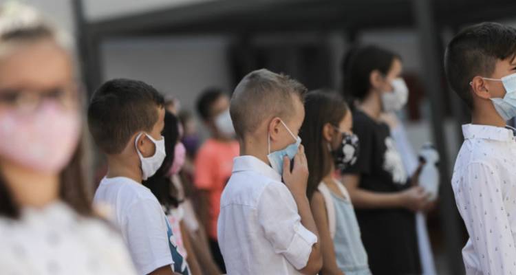 Σχολεία: Ανοιγμα δημοτικών-νηπιαγωγείων και στις «κόκκινες» περιοχές εισηγούνται οι λοιμωξιολόγοι