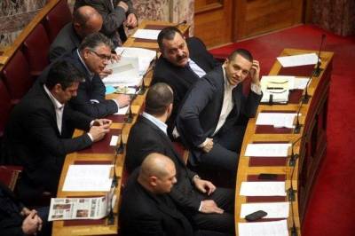 Πολιτικό θέμα η άρνηση της άρσης ασυλίας Κασιδιάρη από βουλευτές της ΝΔ