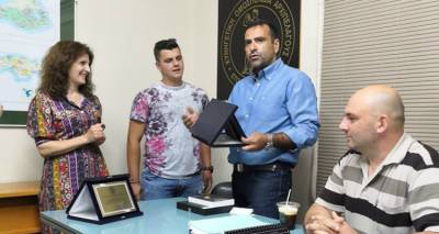 &Tau;&omicron; &kappa;&upsilon;&nu;ή&gamma;&iota; &mu;έ&sigma;&alpha; &alpha;&pi;ό &tau;&alpha; &mu;ά&tau;&iota;&alpha; &epsilon;&nu;ό&sigmaf; 17&chi;&rho;&omicron;&nu;&omicron;&upsilon;: &Beta;&rho;&alpha;&beta;&epsilon;ύ&tau;&eta;&kappa;&epsilon; &omicron; &mu;&alpha;&theta;&eta;&tau;ή&sigmaf; &tau;&omicron;&upsilon; &Epsilon;&Pi;&Alpha;&Lambda; &Mu;ύ&rho;&iota;&nu;&alpha;&sigmaf; &Gamma;&iota;ά&nu;&nu;&eta;&sigmaf; &Kappa;&alpha;&zeta;ό&lambda;&eta;&sigmaf; (photos)