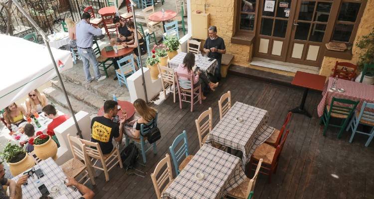 Κομισιόν: Εγκρίθηκε το ελληνικό πρόγραμμα ύψους 500 εκατ. ευρώ για τη στήριξη της εστίασης