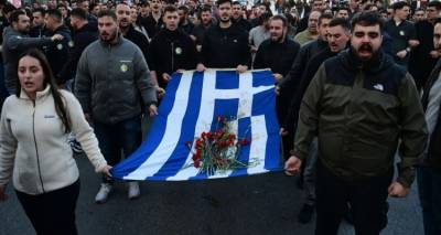 Επέτειος Πολυτεχνείου: Στην πρεσβεία των ΗΠΑ η κεφαλή της πορείας με τη σημαία