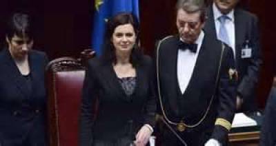 &Iota;&tau;&alpha;&lambda;ί&alpha;: &Eta; &Lambda;ά&omicron;&upsilon;&rho;&alpha; &Mu;&pi;&omicron;&lambda;&nu;&tau;&rho;ί&nu;&iota; &nu;έ&alpha; &pi;&rho;ό&epsilon;&delta;&rho;&omicron;&sigmaf; &tau;&eta;&sigmaf; &beta;&omicron;&upsilon;&lambda;ή&sigmaf;