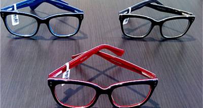 &Beta;&rho;έ&theta;&eta;&kappa;&alpha;&nu; &pi;&alpha;&iota;&delta;&iota;&kappa;ά &gamma;&upsilon;&alpha;&lambda;&iota;ά &omicron;&rho;ά&sigma;&epsilon;&omega;&sigmaf;