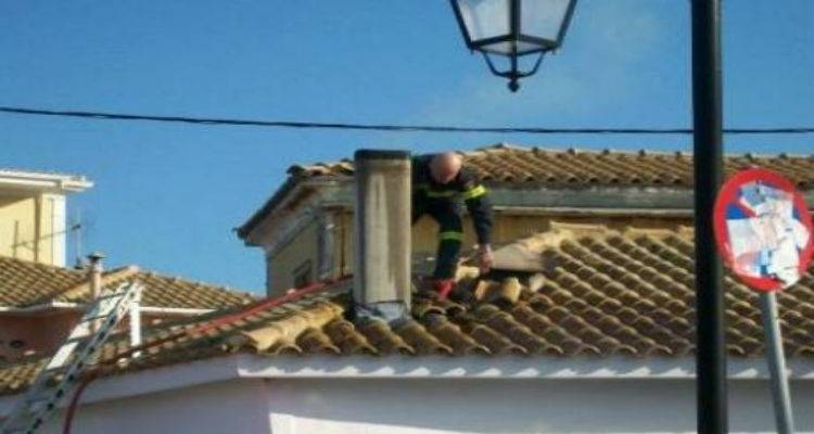 &Phi;&omega;&tau;&iota;ά &sigma;&epsilon; &kappa;&alpha;&mu;&iota;&nu;ά&delta;&alpha; &epsilon;&chi;&theta;έ&sigmaf; &sigma;&tau;&eta; &Lambda;ή&mu;&nu;&omicron;