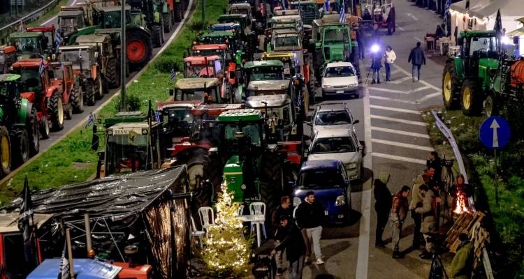 &Pi;&lambda;ή&rho;&epsilon;&sigmaf; &alpha;&delta;&iota;έ&xi;&omicron;&delta;&omicron; &mu;&epsilon; &tau;&omicron;&upsilon;&sigmaf; &alpha;&gamma;&rho;ό&tau;&epsilon;&sigmaf; -&Sigma;&tau;&iota;&sigmaf; 10 &eta; &kappa;&upsilon;&beta;έ&rho;&nu;&eta;&sigma;&eta; &pi;&alpha;&rho;&omicron;&upsilon;&sigma;&iota;ά&zeta;&epsilon;&iota; &tau;&alpha; &tau;&epsilon;&lambda;&iota;&kappa;ά &mu;έ&tau;&rho;&alpha;