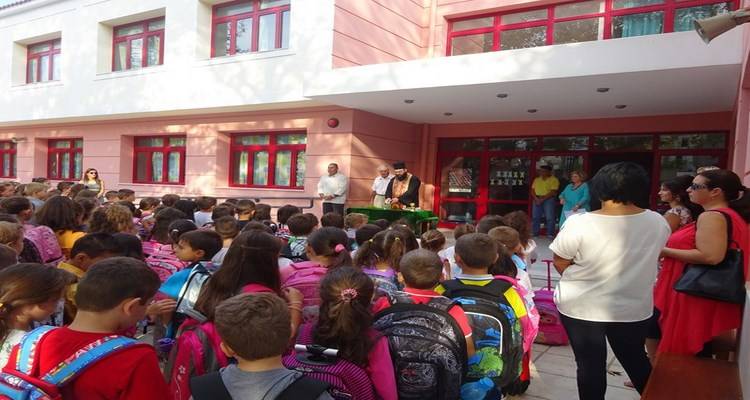 Αγιασμός στο 2ο και 3ο Δημοτικό Μύρινας (photos)
