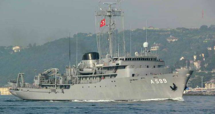 &Sigma;&tau;&omicron; &Alpha;&iota;&gamma;&alpha;ί&omicron; &tau;&omicron; &Tau;&sigma;&epsilon;&sigma;&mu;έ | Limni, Semadirek &kappa;&alpha;&iota; Selanik έ&gamma;&iota;&nu;&alpha;&nu; &omicron;&iota; &Lambda;ή&mu;&nu;&omicron;&sigmaf;, &Sigma;&alpha;&mu;&omicron;&theta;&rho;ά&kappa;&eta; &kappa;&alpha;&iota; &Theta;&epsilon;&sigma;&sigma;&alpha;&lambda;&omicron;&nu;ί&kappa;&eta; (&chi;ά&rho;&tau;&eta;&sigmaf;)