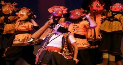 O &laquo;&Pi;&Lambda;&Omicron;&Upsilon;&Tau;&Omicron;&Sigma;&raquo; &tau;&omicron;&upsilon; &Alpha;&rho;&iota;&sigma;&tau;&omicron;&phi;ά&nu;&eta; έ&rho;&chi;&epsilon;&tau;&alpha;&iota; &sigma;&tau;&omicron; &Mu;&alpha;&rho;&omicron;ύ&lambda;&alpha; &gamma;&iota;&alpha; &tau;&alpha; &pi;&alpha;&iota;&delta;&iota;ά &tau;&eta;&sigmaf; &Lambda;ή&mu;&nu;&omicron;&upsilon;