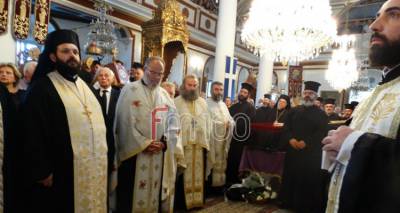 &Eta; &Delta;ή&mu;&alpha;&rho;&chi;&omicron;&sigmaf; &Alpha;&gamma;ί&omicron;&upsilon; &Epsilon;&upsilon;&sigma;&tau;&rho;&alpha;&tau;ί&omicron;&upsilon; &alpha;&pi;&omicron;&chi;&alpha;&iota;&rho;&epsilon;&tau;ά &tau;&omicron;&nu; &Mu;&eta;&tau;&rho;&omicron;&pi;&omicron;&lambda;ί&tau;&eta; &Iota;&epsilon;&rho;ό&theta;&epsilon;&omicron;