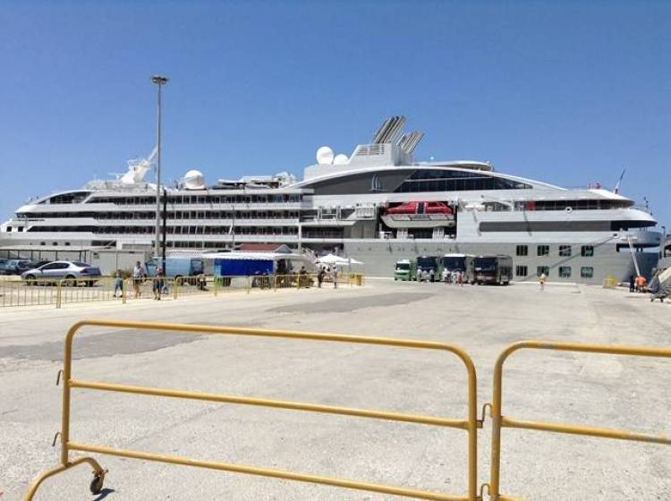 224 &tau;&omicron;&upsilon;&rho;ί&sigma;&tau;&epsilon;&sigmaf; ή&rho;&theta;&alpha;&nu; &sigma;ή&mu;&epsilon;&rho;&alpha; &sigma;&tau;&eta; &Lambda;ή&mu;&nu;&omicron; (photos)
